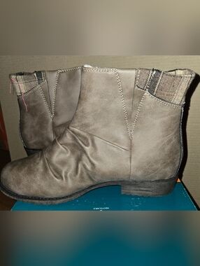 BNIB Women's Sporto Holly Brown Taupe Plaid Trim Ankle Boot Sz 10 M